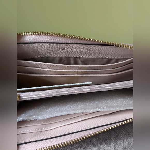 BNWY MK bag and wristlet - Picture 10 of 11